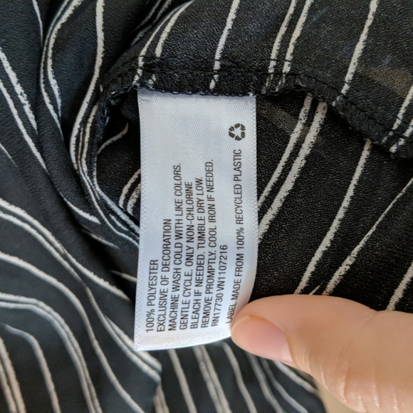 Gorgeous Ava & Viv Black/Gray Trendy Striped Keyhole back blouse - Picture 5 of 8